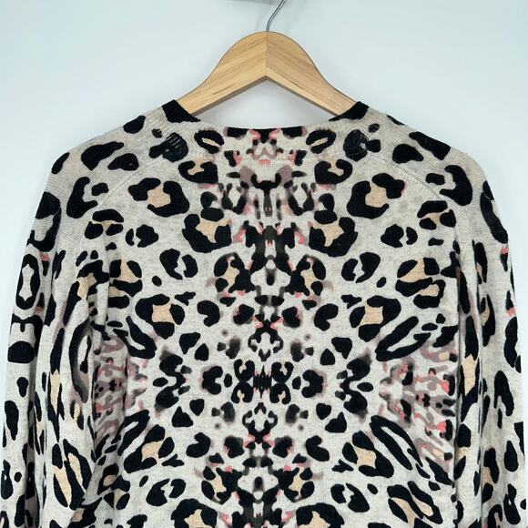 Brochu Walker 100% Cashmere Printed V-Neck Kelso Sweater Leopard Pullover - Picture 8 of 13
